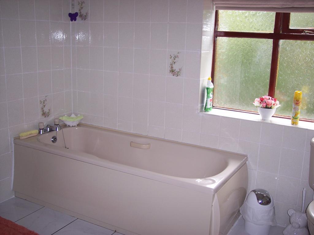 Butterfly Guest House Чідл Екстер'єр фото